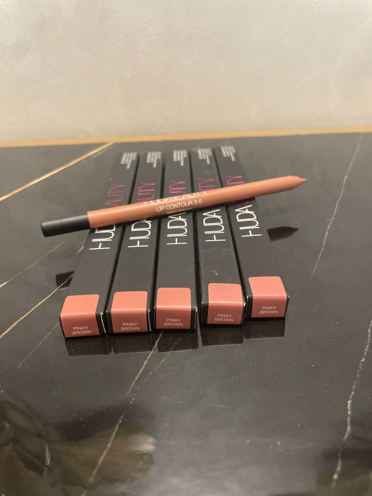 huda beauty lip contour Shade pink brown without box